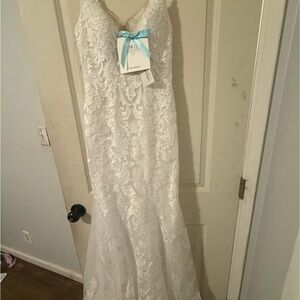 Elegant White Lace Wedding Dress